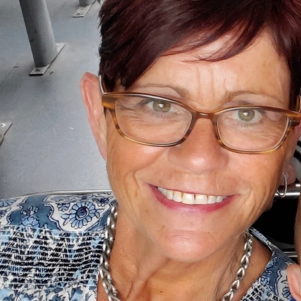 Meet your Posher, Carolyn